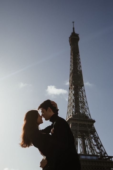 Anna And The French Kiss, Paris Couple, Paris Pictures, Paris Aesthetic, Relationship Goals Pictures, Paris Photos, Photo Couple, The Eiffel Tower, Couple Shoot