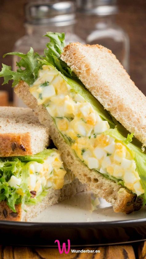 Dieser Brotaufstrich aus Eiern und Avocado ist so gut, den wirst Du direkt nochmal zubereiten! Avocado Eier Salat Sandwich. Curried Egg Sandwich, Classic Egg Salad Recipe, Toast Avocado, Egg Salad Sandwich, Classic Egg Salad, Chickpea Salad Sandwich, Egg Salad Sandwiches, Egg Salad Recipe, Egg Sandwiches