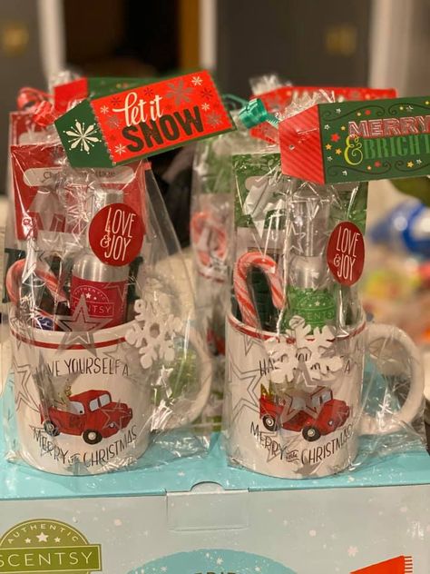 Mug Christmas Gift Ideas, Christmas Mug Gift Ideas, Homade Christmas Gifts, Christmas Gifts Diy Homemade, Diy Christmas Gifts For Friends, Cheap Christmas Gifts, Christmas Food Gifts, Mug Christmas Gift, Christmas Giveaways