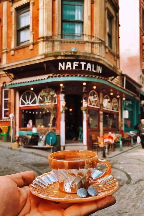 18 Most Instagrammable Cafes in Istanbul, Turkey To Visit Cute Coffee Shops, Colorful Cafe, Istanbul Travel Guide, Istanbul Turkey Photography, Visit Istanbul, Istanbul Photography, Cute Coffee Shop, Brunch Places, Hot Air Balloon Festival