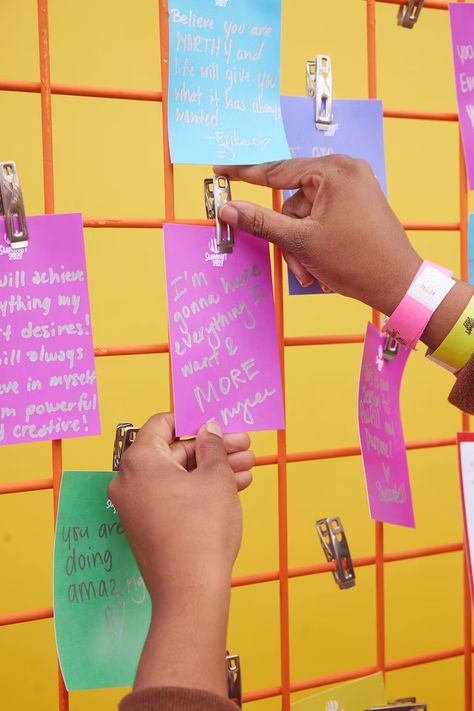 Attendees could also write down their goals and other inspirational messages, and clip them to a wall for others to see. Photo: Stephon Williams Community Board Ideas Display, Teen Graphic Design, Event Experience Ideas, Photo Wall Party, Photo Exhibition Ideas, Interactive Wall Design, Art Exhibition Display, Feedback Wall, Interactive Exhibition Design