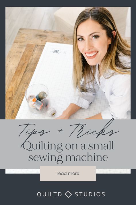 Small Sewing Machine, Beginner Quilt Tutorial, Beginner Quilting, Space Quilt, Easy Quilting, Sewing Machine Quilting, Small Sewing, Picture Quilts, Gardening Gloves