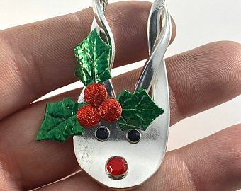 Vintage Spoon Jewelry, Spoon Ornaments, Silverware Crafts, Fork Jewelry, Vintage Forks, Heart Christmas Ornaments, Funny Keychain, Spoon Art, Reindeer Ornament