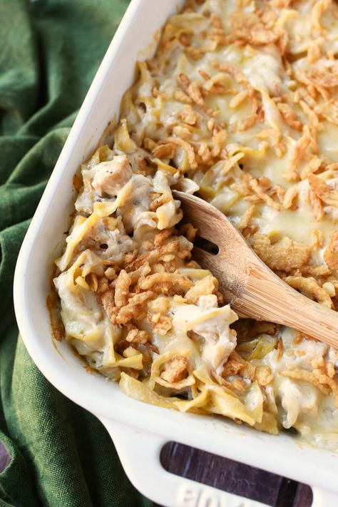 French Onion Chicken Casserole, Onion Chicken Casserole, Crispy Fried Onions, Cheesy Chicken Casserole, Onion Casserole, French Onion Chicken, Hearty Casseroles, Cheesy Casserole, French Fried Onions