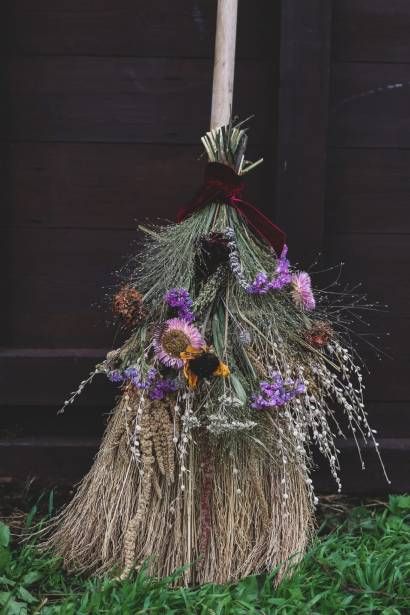 Dried Flower Brooms 2022 – Happy Roots Farm