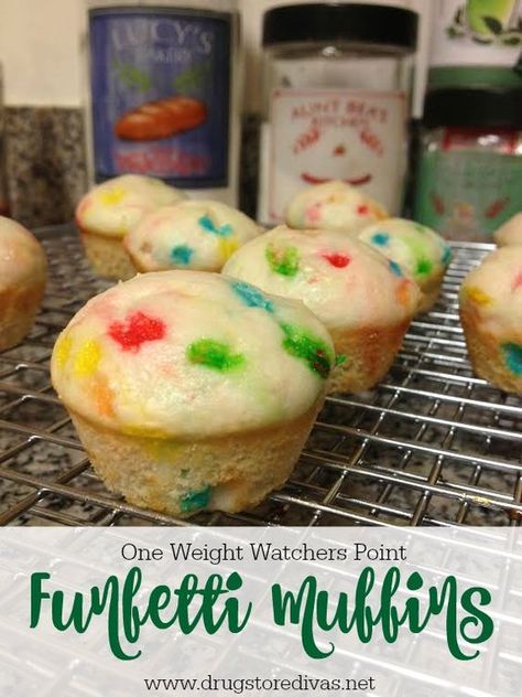 Weight Watcher Snacks, Funfetti Muffins, Weight Watchers Muffins, Weight Watcher Desserts, Weight Watchers Recipes Desserts, Weight Watchers Snacks, Weight Watchers Smart Points, Points Plus, Ww Desserts