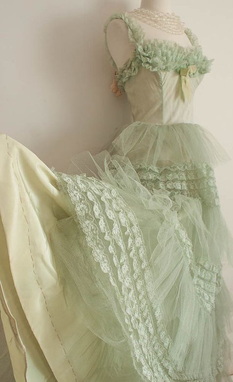 Green Frilly Dress, Mint Tulle Dress, Vintage Green Dresses, 50s Dresses Vintage, Mint Green Clothes, Pastel Green Prom Dress, 1950s Tulle Dress, Vintage Tulle Dress, Mint Green Gown