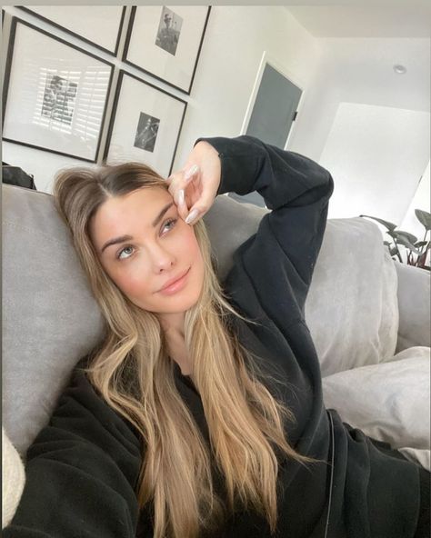 Emily Sears What Do I Want, Emily Sears, Glossy Lips, Girl Hairstyles, Blonde Hair, I Want, Blonde, Mirror Selfie, Log In