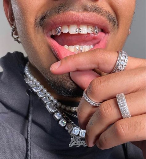 Smile Tips, Pretty Teeth, Dental Jewelry, Guys Grooming, Grillz Teeth, Windows To The Soul, Diamond Teeth, Urban Jewelry, Grills Teeth