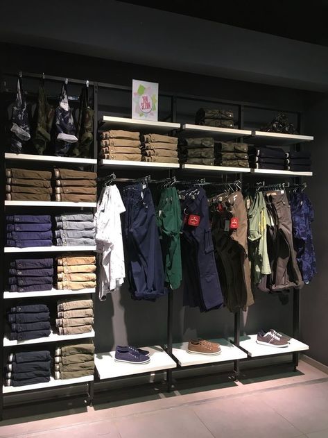 Clothing Store Displays Small Spaces, Small Clothing Store Interior, Clothing Store Interior Design, Baby Store Display, Kids Clothing Store Design, Retail Store Layout, Fashion Store Design, Store Shelves Design, Rustic Bedroom Design