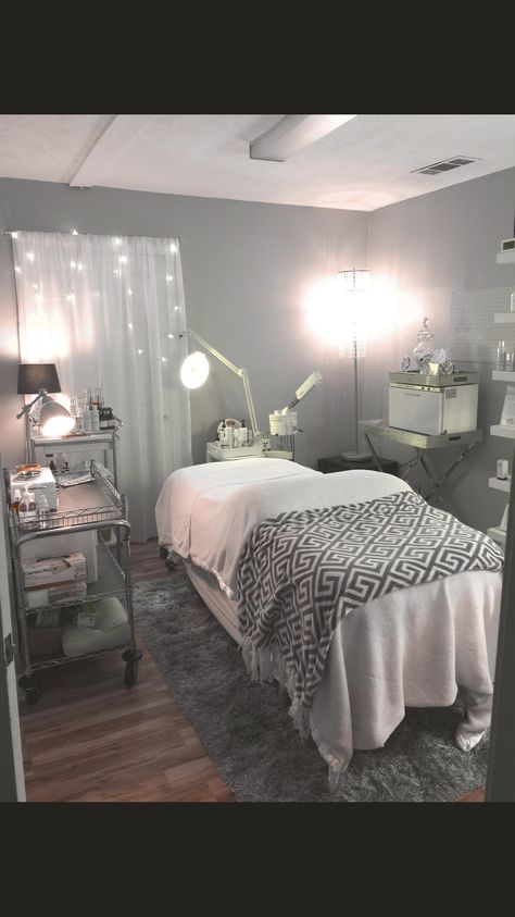 Esthetician room Spa Decor Ideas Estheticians, Spa Decor Ideas, Spa Room Ideas, Spa Bedroom, Massage Room Decor, Facial Room, Massage Therapy Rooms, Home Spa Room, Spa Treatment Room