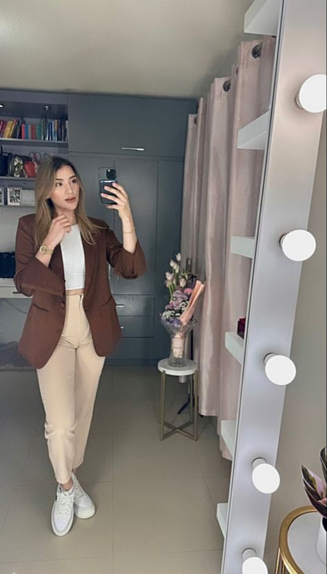 Blazer Cafe, Outfit Mujer, Blazer Outfits, New Beginnings, Semi Formal, Business Casual, Style Icons, Outfit Inspirations, Casual Outfits