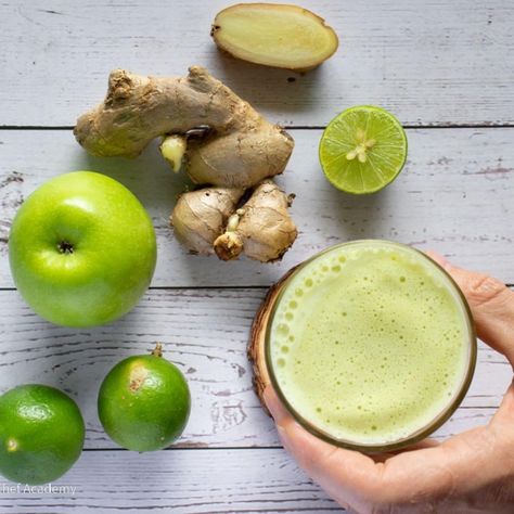 Ginger Shot Immunity Booster Apple Shots, Immunity Shots, Ginger Shot Recipe, Health Benefits Of Ginger, Ginger Shot, Cold Press Juicer, Ginger Benefits, Sports Food, Ginger Spice