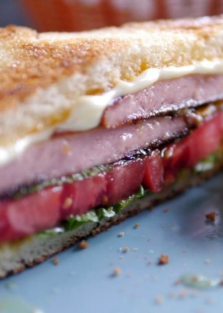 Southern Fried Bologna Sandwich, Fried Baloney Sandwich, Fried Bologna Sandwich Recipe, German Bologna, Fried Sandwiches, Sandwich Truck, Bologna Sandwich Recipes, Bologna Sandwiches, Fried Bologna Sandwich