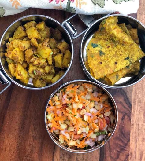 Lunch Box Ideas: Sukhi Aloo Ki Sabzi, Carrot Methi Thepla and Salad Recipes For School, Methi Thepla, Salad Lunch Box, Tiffin Lunch, Best Healthy Recipes, Lunch Recipes Indian, Indian Lunch, Tiffin Recipe, Lunch Box Ideas