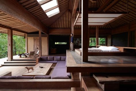 joglo vernacular house reassembles as indigo dyeing studio in bali Hillside House, Dark Hardwood, Hardwood Floors Dark, Ushuaia, Wood Siding, Family Living, Ubud, Balinese, 인테리어 디자인