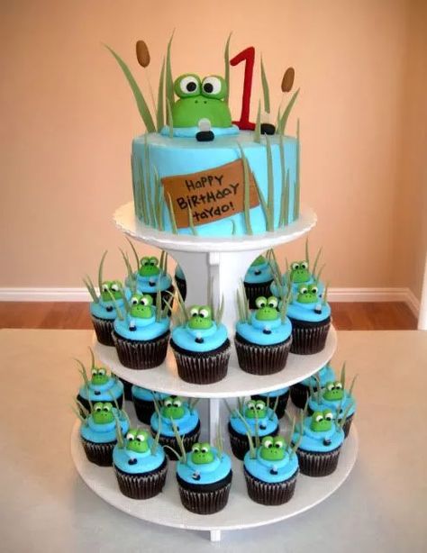 13+ Frog Themed Baby Shower Ideas 2023 Cake Minimalist, Pond Cake, Cake With Cupcakes, Frog Cupcakes, Frog Birthday Party, Appetizers Healthy, Frog Cake, Custom Cupcake Toppers, Decoration Patisserie