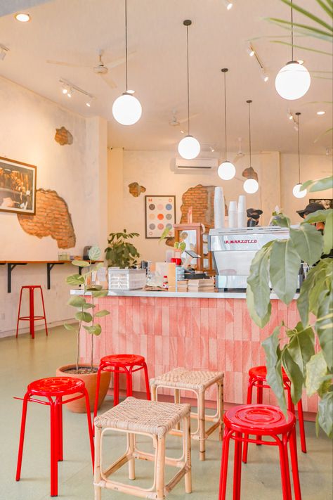 Red Cafe Interior Design, Interior Design Commercial Spaces, Colorful Cafe Interior, Maximalist Coffee Shop, Acai Shop, Funky Coffee Shop, Pastel Coffee Shop, Coffee Shop Aesthetic Interior Design, Minimal Cafe Design