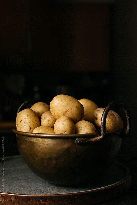 Potato Aesthetic, Potato Photography, Potato Photo, Brass Bowl, Black Food, Food Wallpaper, Queso Fresco, Pureed Food Recipes, Peeling Potatoes