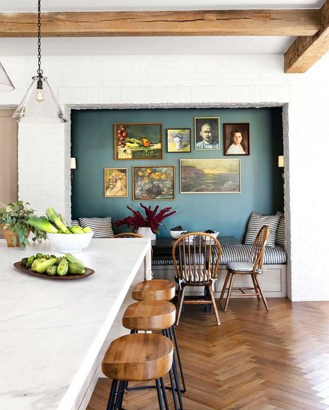 THROWBACK TREND THURSDAY: ACCENT WALLS MIGHT BE �COOL� AGAIN (& HERE�S HOW TO DO IT RIGHT) | Emily Henderson #accentwall #paintcolors #interiors Emily Henderson, Room Deco, Kitchen Nook, Dining Nook, Hus Inspiration, Style At Home, Accent Walls, Blue Walls, Cheap Home Decor