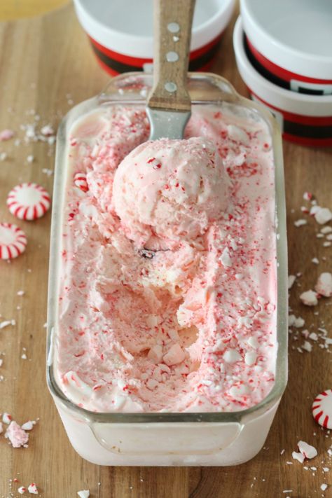 Christmas Ice Cream Recipes, Peppermint Ice Cream Recipe, Christmas Ice Cream, Peppermint Ice Cream, Ice Cream Maker Recipes, Homemade Ice Cream Recipes, No Churn Ice Cream, Holiday Dessert, Cream Desserts