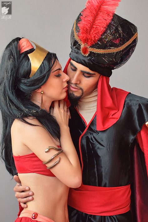 Jasmine and Jafar from Aladdin.//as amazing as these costumes are, this pairing is really bizarre, considering what happens in the movie Jasmine And Jafar, Jafar Cosplay, Jasmine Jafar, Jafar From Aladdin, Couples Cosplay, Comic Con Cosplay, Epic Cosplay, Disney Cosplay, Face Characters