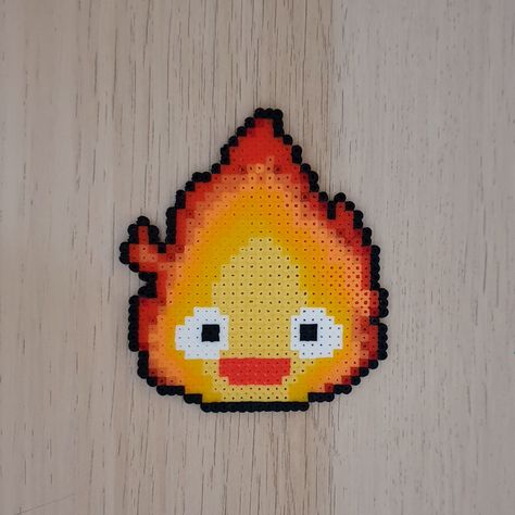 Ghibli Perler Bead Patterns, Hama Beads Patterns Anime, Anime Hama Beads Pattern, Calcifer Perler Beads, Perler Beads Ghibli, Fire Perler Beads, Howls Moving Castle Perler, Perlerbeads Anime, Howls Moving Castle Perler Bead