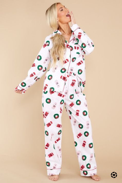 Christmas Pjamamas, Preppy Christmas Pajamas, Christmas Pjs Aesthetic, Cute Christmas Pjs, Red Dress Cute, Preppy Christmas Outfit, Holiday Outfit Christmas, Christmas Pyjamas, Santa Claws