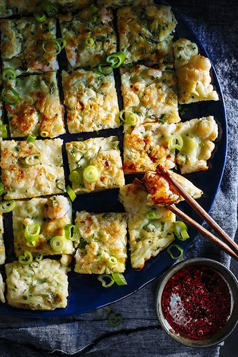 Cuisine coréenne: des recettes goûteuses Haemul Pajeon, Korean Kitchen, K Food, Exotic Food, Idee Pasto Sano, Low Carb Meals Easy, Asian Cooking, Chatelaine, Chicken Dinner Recipes