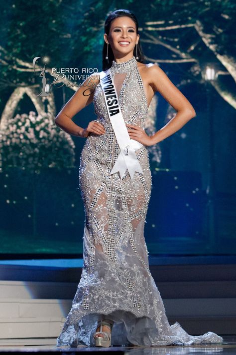 MISS UNIVERSE 2014 :: PRELIMINARY EVENING GOWN COMPETITION | Elvira Devinamira, Miss Universe Indonesia 2014, competes on stage in her evening gown during the Miss Universe Preliminary Show at the FIU Arena on Wednesday January 21st. #MissUniverse2014 #MissUniverso2014 #MissUniverse #MissUniverso #PreliminaryCompetition #EveningGown #ElviraDevinamira #MissIndonesia #Doral #Florida Miss Universe 2014, Pageant Gowns, Miss Universe, Beauty Pageant, On Wednesday, Contemporary Fashion, On Stage, Evening Gown, Evening Gowns