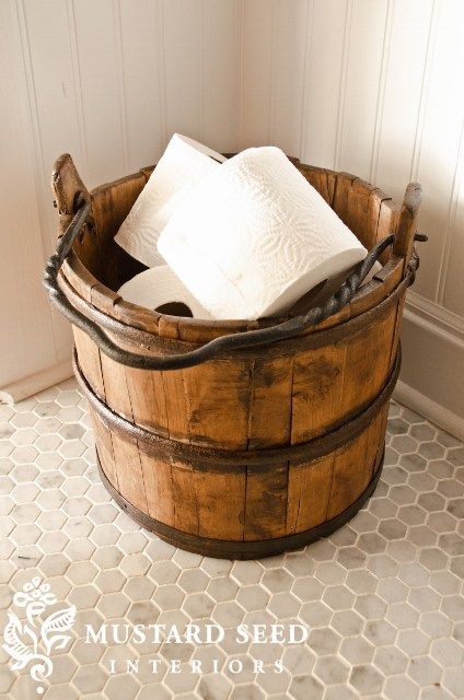 Vintage bucket for toilet paper via Miss Mustard Seed. Country Bathroom Designs, Country Bathroom Decor, Wooden Bucket, Farmhouse Bathroom Design, Primitive Bathrooms, Deco Champetre, Decor Ikea, Country Bathroom, Rustic Bathrooms