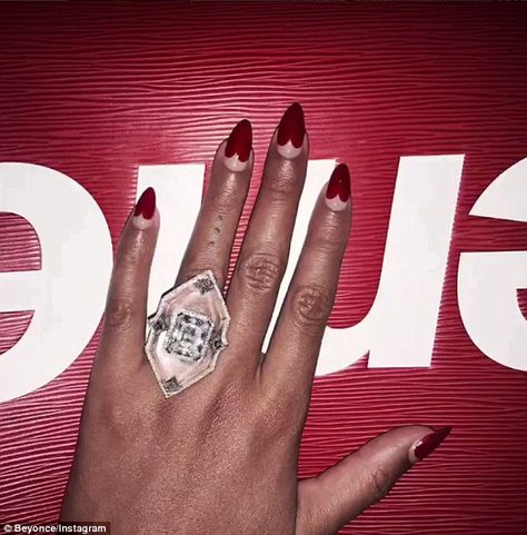 Beyonce Nails, Ice Makeup, Beyonce Show, Lorraine Schwartz, Push Presents, Queen Nails, Celebrity Nails, Online Photo Gallery, Big Rings