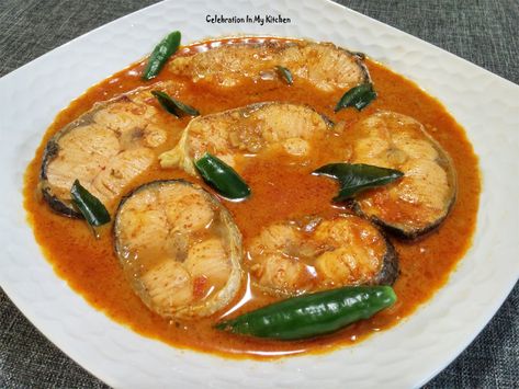 Goan Fish Curry, Goan Food, Coconut Powder, Curry In A Hurry, Goan Recipes, Salmon Steak, Easy Curry, Coconut Milk Powder, Fish Curry