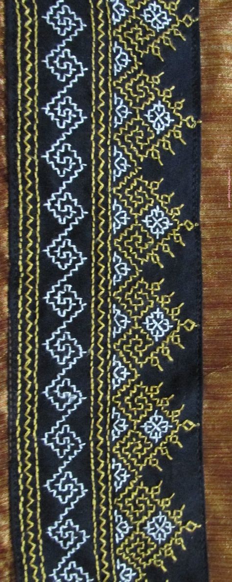 Kasuthi Embroidery Motifs, Kasuti Embroidery Motifs, Kamal Kadai, Kasuti Embroidery, Neckline Embroidery, Kutch Work Designs, Swedish Embroidery, Stitches Crochet, Swedish Weaving