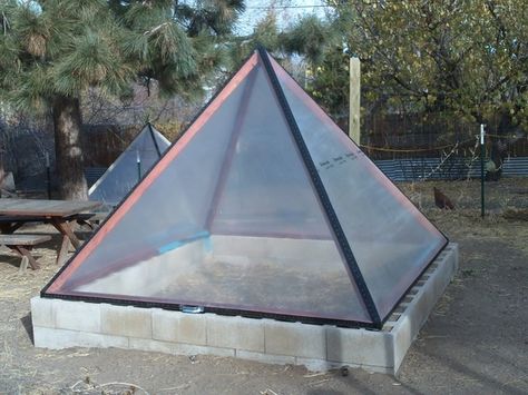 Pyramid Greenhouse Diy, Pyramid Greenhouse, Lean To Greenhouse Kits, Cheap Greenhouse, Greenhouse Design, Plant Watering System, Ideas For Backyard, Best Greenhouse, Alternative Housing