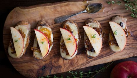 Apple Bruschetta Recipe, Apple Bruschetta, Bruschetta Appetizer, Bruschetta Recipe, Tea Ideas, Apples And Cheese, Gruyere Cheese, Easiest Apples, Favorite Appetizers