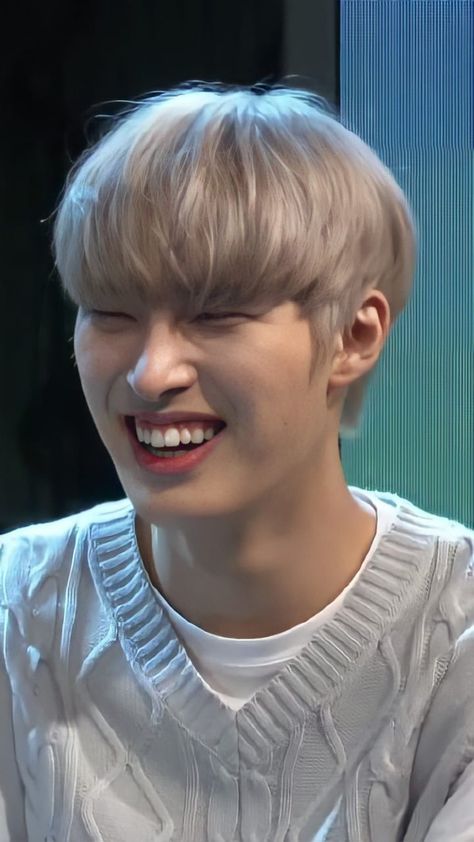 Mingi Ateez Silver Hair, Ateez Mingi, Mingi Ateez, Song Mingi, Natural Face, Silver Hair, Pretty People, Silver, Hair