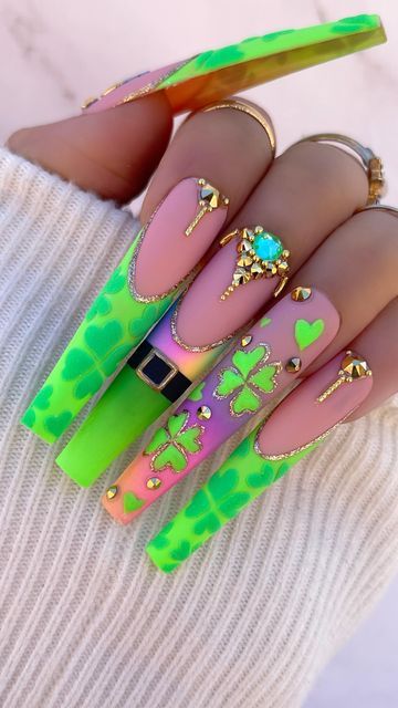 St Patricks Nail Designs, St Patrick Day Nails Acrylic, Saint Patrick Nail, Pots Of Gold, St Patricks Day Nails, Gold Glitter Nails, Irish Pride, Crazy Nails, Gold Tips