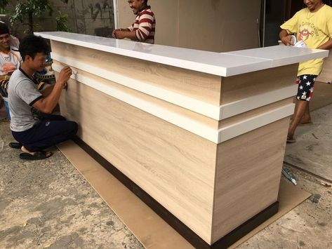 Modern Cash Counter Design Retail Shops, Counter Design For Shop, Shop Counter Ideas, Counter Design Shop, Cashier Counter Design, Cashier Table, Office Reception Table Design, Cash Counter Design, Office Counter Design