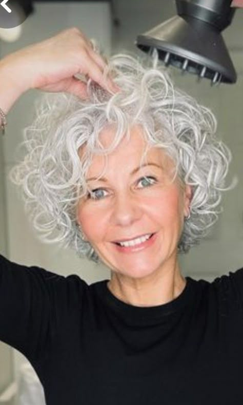 Curly Hair Trends, Short Curly Hairstyles For Women, Short Wavy Haircuts, Short White Hair, Natural Curly Hair Cuts, Grey Curly Hair, Best Hairstyles For Women, Beautiful Gray Hair, Haircuts For Women Over 50