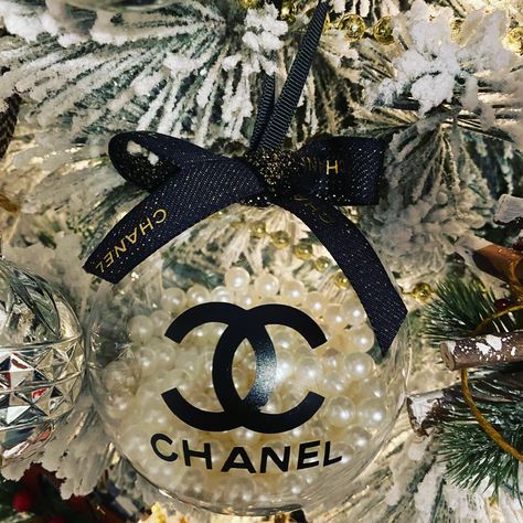 DIY christmas chanel ornaments Diy Designer Christmas Ornaments, Chanel Ornaments Diy, Chanel Inspired Christmas Tree, Chanel Christmas Ornaments, Designer Christmas Ornaments, Diy Glam Christmas Ornaments, Gucci Ornaments, Louis Vuitton Christmas Tree, Chanel Ornaments