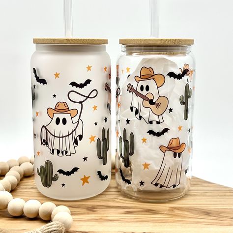 Halloween Cup Ideas, Ghost Cup, Ghost Tumbler, Glass Cup With Lid, Cowboy Ghost, Christmas Cups, Cup With Lid And Straw, Halloween Cups, Cup Ideas