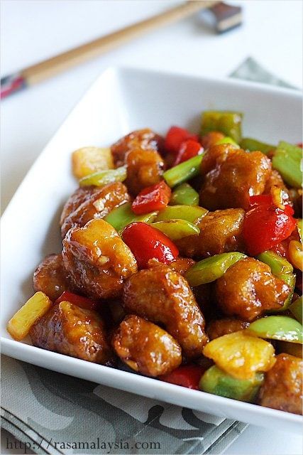 Serving bowl of authentic sweet and sour pork made with homemade sweet and sour sauce. Sweet And Sour Pork Recipe, Sweet N Sour Pork Recipe, Small Cookies, Mapo Tofu, Easy Asian Recipes, Sweet And Sour Sauce, Pork Recipe, Easy Pork, Fried Pork