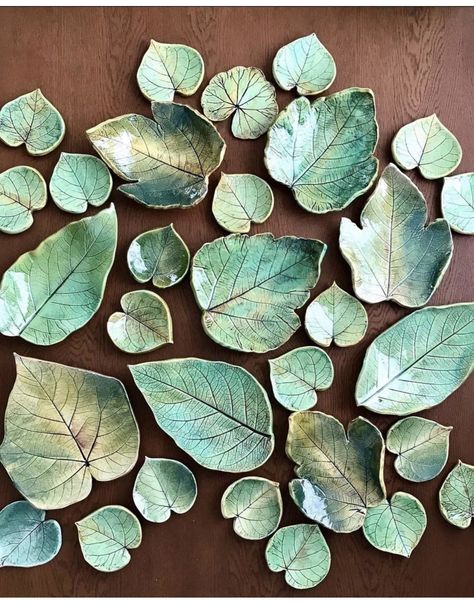 Ceramic Leaf, Slab Ceramics, Beginner Pottery, Paper Cutout Art, Pottery Workshop, Pottery Handbuilding, Clay Crafts Air Dry, Ceramic Pieces, Leaf Plates