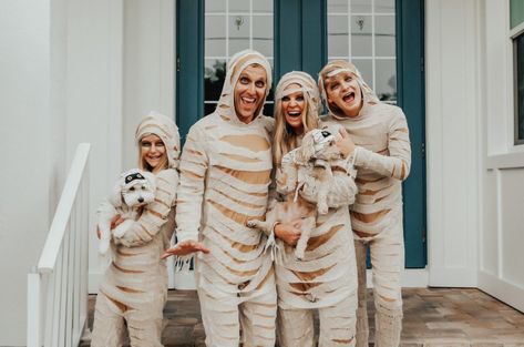 Halloween Costumes for the Whole Family MUMMY ADULT | MUMMY BIG KID | MUMMY TODDLER | MUMMY PET COSTUMES After we had Brydon, Kris decided he would be dressing up… Mummy Family Costumes, Kids Mummy Costume, Halloween Costume Jumpsuit, Family Halloween Costume Ideas, Mummy Halloween Costume, Family Halloween Costume, Mummy Costume, Mummy Halloween, Costume Jumpsuit