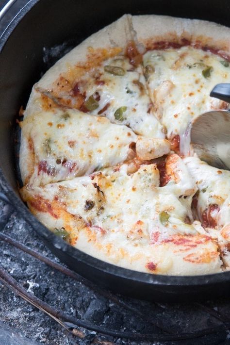 Dutch Oven Pizza / Dutch Oven Pizza Recipe / Outdoor Pizza / Camping Pizza / Pizza Recipe / Pizza Dough / Camping / Dutch Oven Cooking Camping Cooking Ideas, Dutch Oven Pizza, Dutch Oven Recipes Cast Iron, Dutch Oven Camping Recipes, Best Dutch Oven, Dutch Oven Camping, Dutch Oven Bread, Oven Chicken Recipes, Oven Pizza