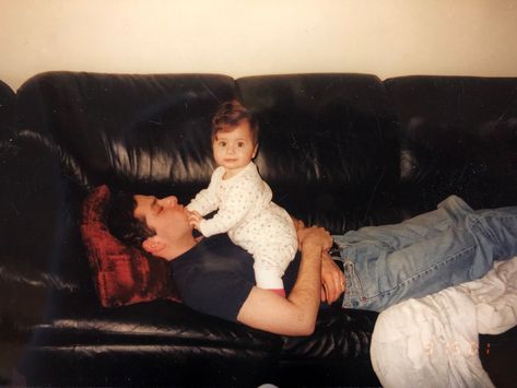 Father And Daughter Old Photos, Vintage Childhood Photos, Cute Father Daughter Pictures, Silly Family Photos, Baby Reference Photos, Dad Core Aesthetic, Dad And Baby Aesthetic, Infant Aesthetic, 90s Family Photos