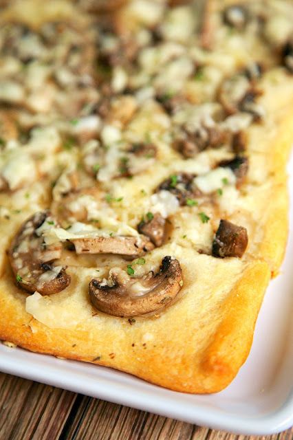 Mushroom Bread Mushroom Bread Appetizer, Mushroom Crescent Roll Appetizer, Mushroom Bread Recipe, Mushroom Flatbread, Mushroom Bread, Mushroom Appetizer Recipes, Mushroom Appetizers, Plain Chicken, Crescent Roll Recipes