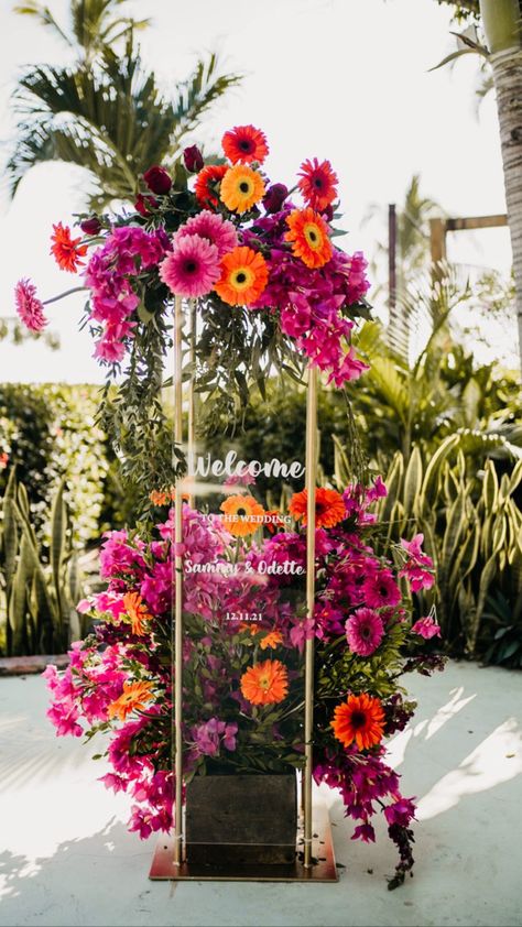 Tropical welcome sign design Tropical Colors Wedding, Tropical Sangeet Decor, Wedding Summer Centerpieces, Summer Wedding Colors Bright, Diy Welcome Sign Wedding, Colorful Wedding Arch, Pink And Orange Wedding Theme, Colorful Welcome Sign, Tropical Flower Wedding