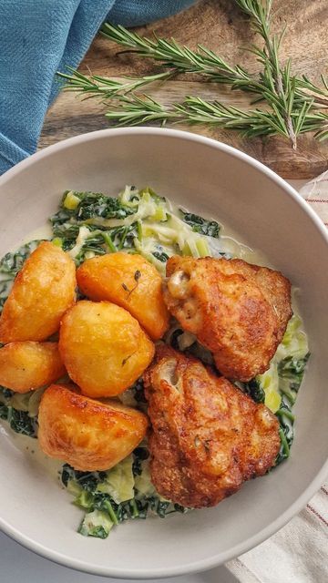 Creamy Leek And Cabbage, Amy Sheppard Recipes, Roast Dinner Side Dishes, Roast Dinner Sides, Creamy Cabbage, Oven Baked Chicken Thighs, Dinner Side, Savoy Cabbage, Dinner Side Dishes